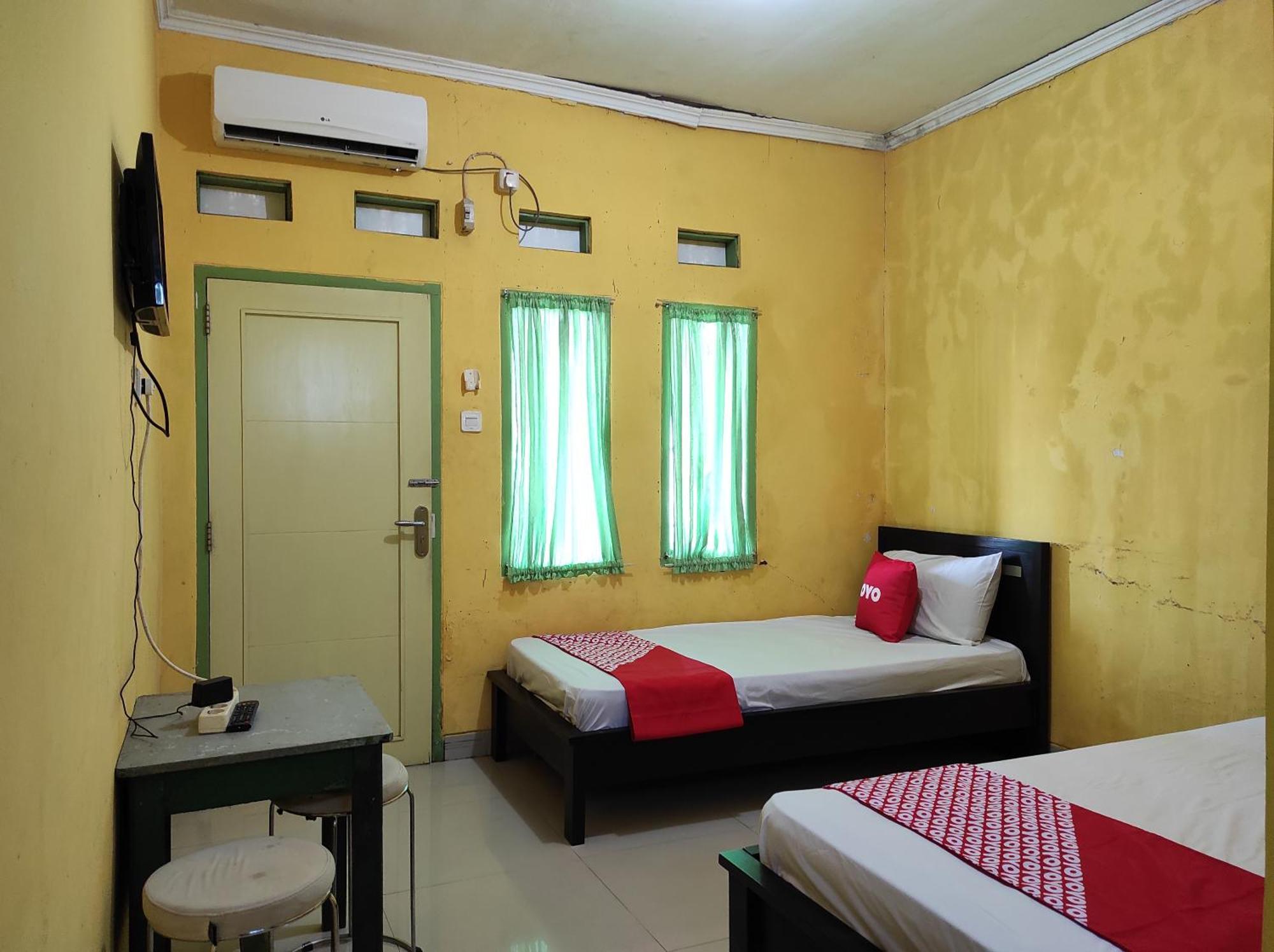 Oyo 90333 Wisma Tenang Jaya Syariah Majalengka Eksteriør billede